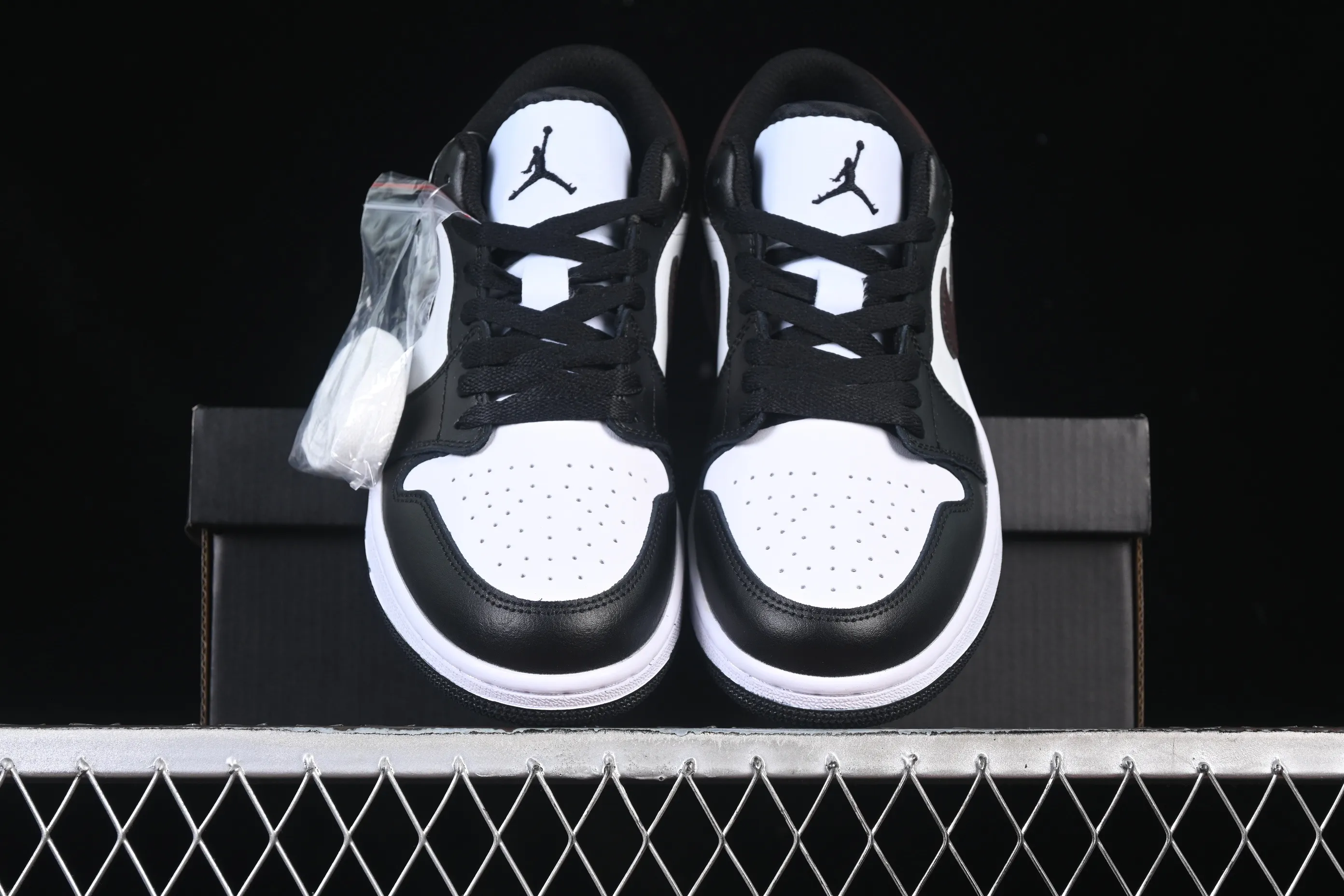 All categories Air Jordan Jordan series basketball shoes Air Jordan 1 Low Air Jordan 1 Low AJ1 Joe 1 black color low-top cultural casual sneakers IO3393-010